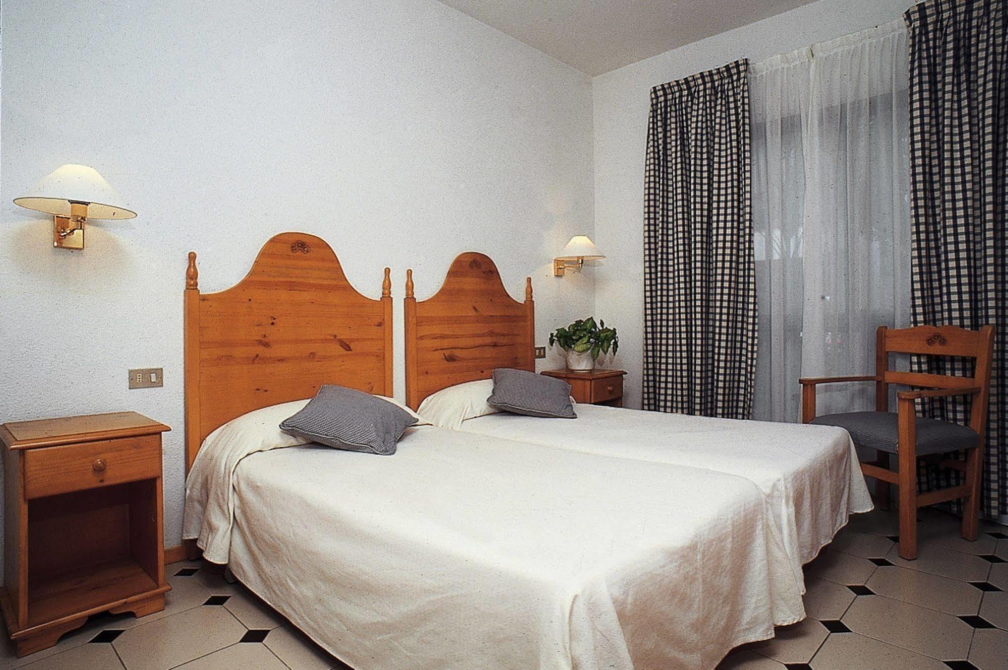 Apartamentos Hg Cristian Sur Лос-Крістіанос Номер фото